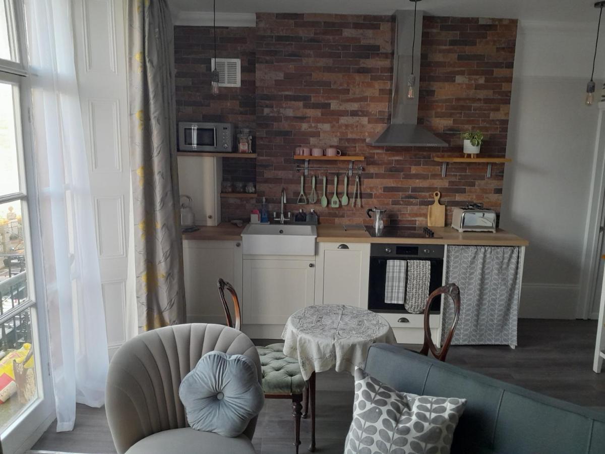 Westend Ryde  Rum bild